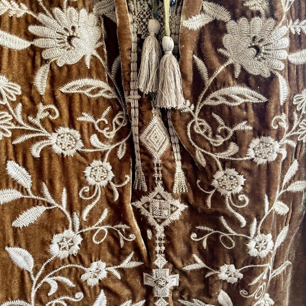 Embroidered chocolate brown top 🤠 - Picture 2 of 11